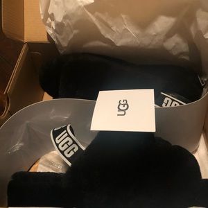 UGG FLUFF YEAH SLIDE!!! BRAND NEW AND NEVER WORN!